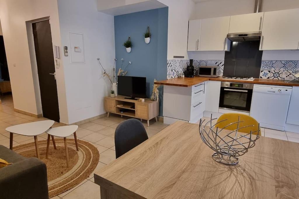 Agreable Appartement Avec 2 Places De Parking Dans Le Garage ベジエ エクステリア 写真