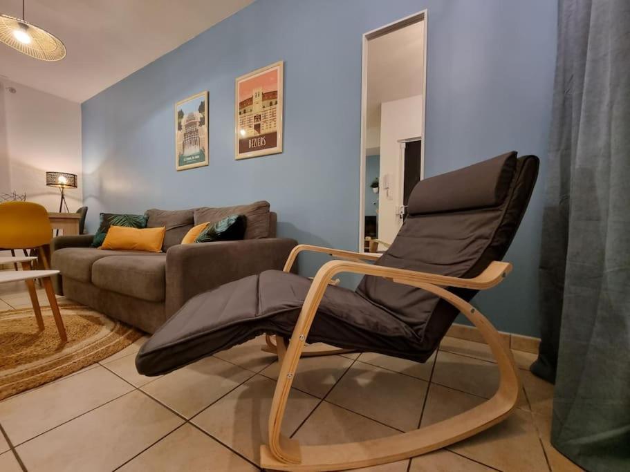 Agreable Appartement Avec 2 Places De Parking Dans Le Garage ベジエ エクステリア 写真