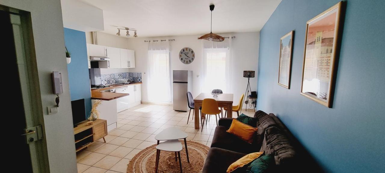 Agreable Appartement Avec 2 Places De Parking Dans Le Garage ベジエ エクステリア 写真