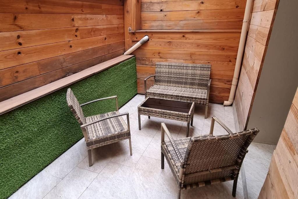 Agreable Appartement Avec 2 Places De Parking Dans Le Garage ベジエ エクステリア 写真