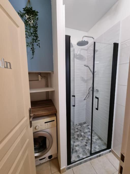 Agreable Appartement Avec 2 Places De Parking Dans Le Garage ベジエ エクステリア 写真
